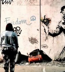 Banksy, a Bologna la mostra immersiva con le riproduzioni a grandezza naturale dei murales