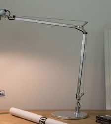 La Lampada Tolomeo, l'innovativa lampada a molla di Michele De Lucchi