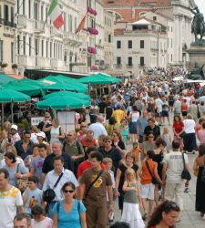 Ecco perché i problemi del sovraffollamento di turisti piacciono a sindaci ed assesori