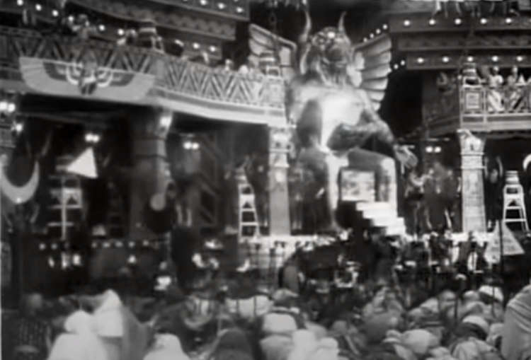 Frame from the scene of Moloch in Cabiria (1914)