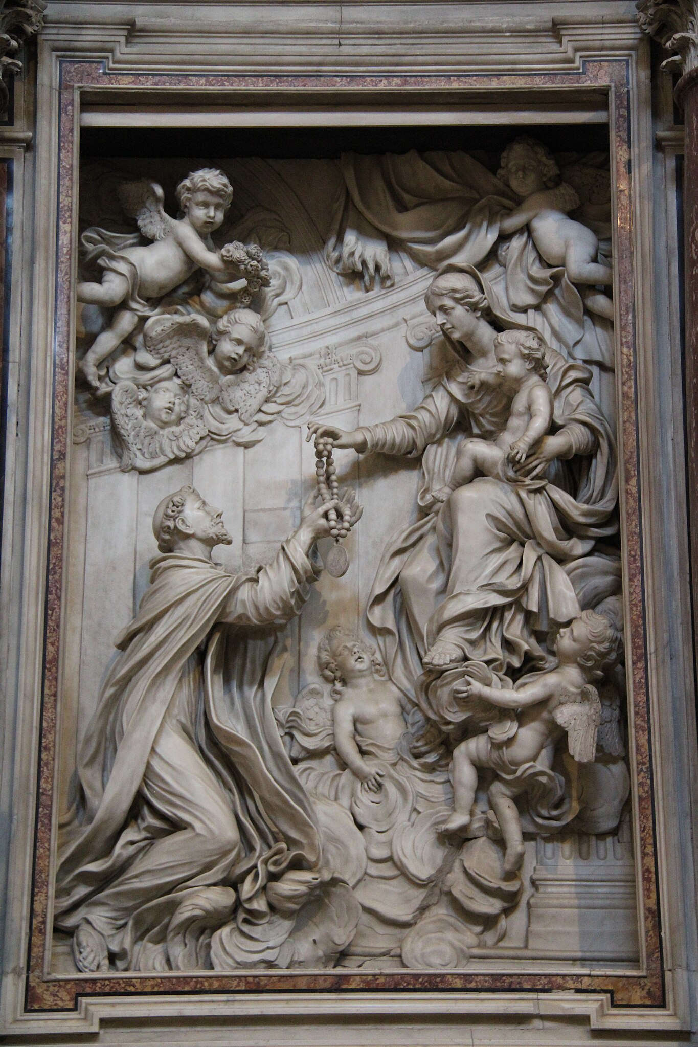 Giovanni Lazzoni, Andrea Lazzoni, Tommaso Lazzoni, Madone du Rosaire (fin du XVIIe siècle ; marbre ; Massa, cathédrale)
