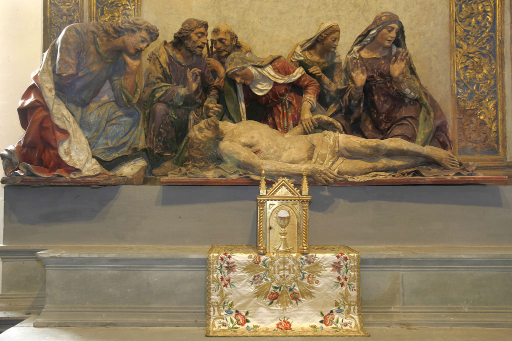 Giacomo Cozzarelli, Lamentation over the Dead Christ (c. 1515; terracotta; Siena, Basilica di San Bernardino all'Osservanza). Photo: Viae / Opera Laboratories