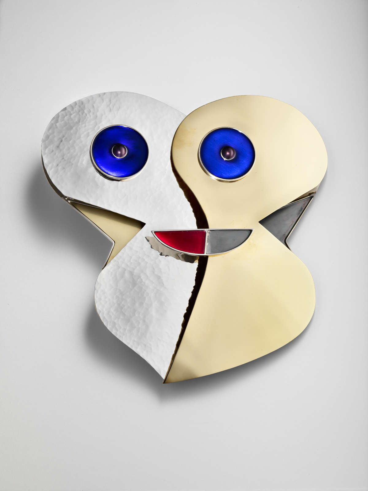 Alessandro Mendini, Futurist Masks: Depero (2017; metal and enamel mask, 35 x 6 x 40 cm, Argenteria Pampaloni Florence) Archives Alessandro Mendini