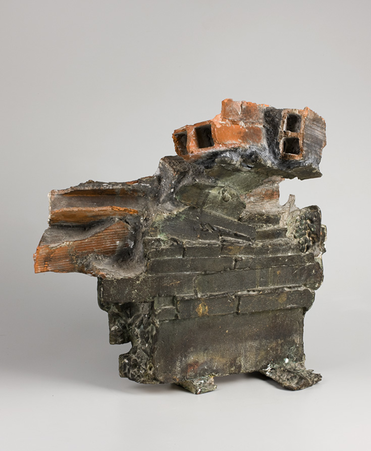 Pablo Serrano, Bóveda para el Hombre n°63 (1962; brick, cement and bronze, 47 x 55 x 27.5 cm; Zaragoza, Museo Pablo Serrano). Credit IAACC