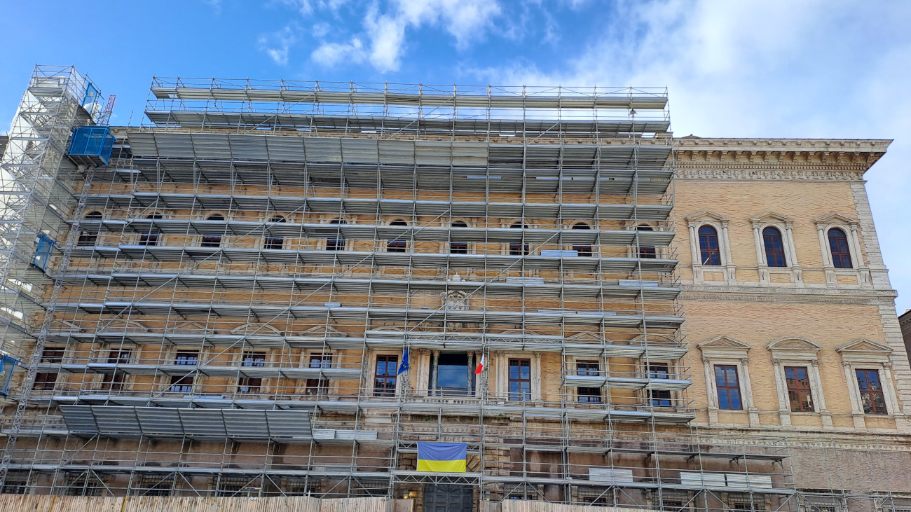 Start of the third phase of the restoration of the facades and roofs of Palazzo Farnese in Rome - Vimarsana News