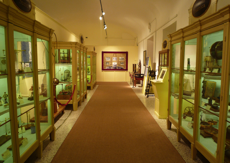 The Physics Cabinet of Urbino