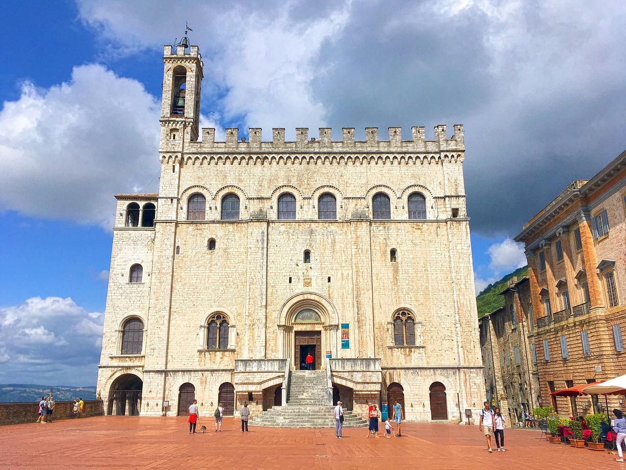Piazza Grande con Palace of the Consuls