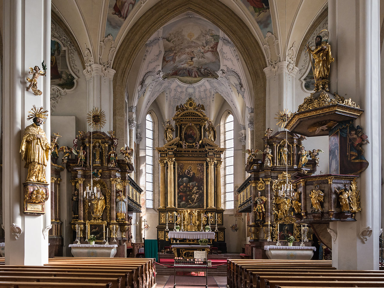 Interior of the parish church. Photo: Wikimedia/Uaoei1