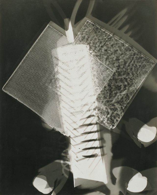 Man Ray, Untitled (1923; rayograph, gelatin silver print, 28.8 x 23.5 cm; Venice, Peggy Guggenheim Collection) Man Ray, Untitled (1923; rayograph, gelatin silver print, 28.8 x 23.5 cm; Venice, Peggy Guggenheim Collection)