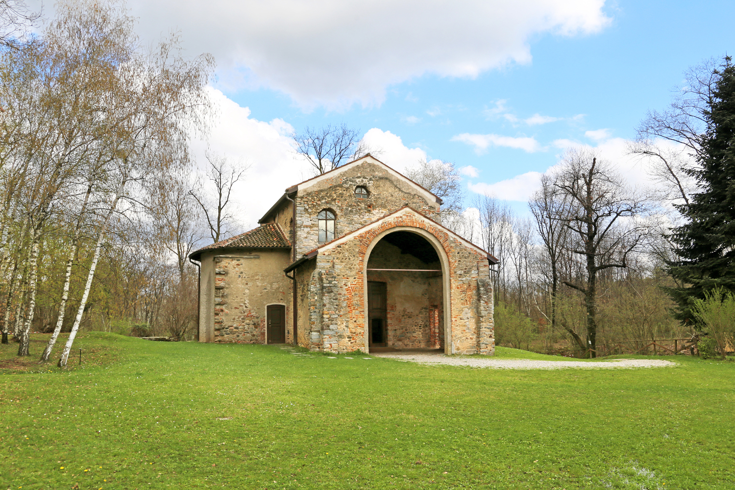 Außenansicht der Kirche Santa Maria foris portas