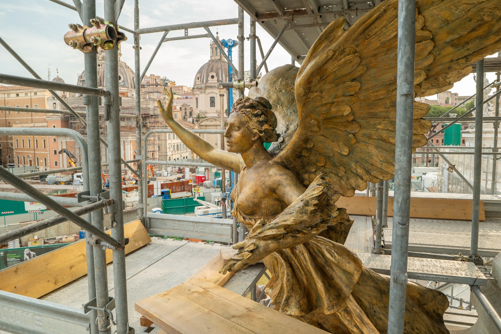 Restauración de las esculturas del Vittoriano: la Victoria alada y el ...
