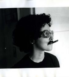 Une grande exposition à Milan sur Adrian Piper, l'artiste qui a remis en question les conventions en matière de race et de sexe
