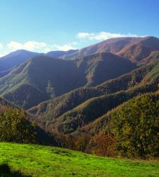 Amidst ancient legends and medieval vestiges, a tour on the Alpe della Luna