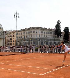 Roma, Piazza del Popolo diventa un grande campo da tennis per gli Internazionali d'Italia