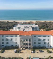 比萨海岸线上的海滨殖民地，从法西斯主义到重生