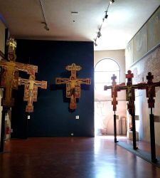 The crosses of the Museo di San Matteo in Pisa: the world's largest collection of painted crosses