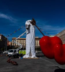 Gaetano Pesce en Nápoles, hablan sus hijos: 'nuestro padre no quería ofender ni hacer una obra obvia'