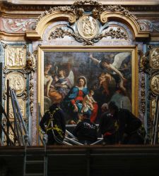 Torino, alla mostra sul Guercino anche la grande pala della Madonna del Rosario. Le foto del trasporto