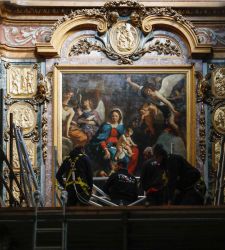 Turin, Guercino exhibition also features the large Madonna of the Rosary altarpiece. Photos of the transport