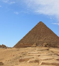 In Giza they want to reconstruct the facade of the pyramid of Mycerinus: strong criticism from archaeologists