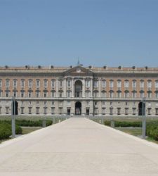 Caldo al museo: la Reggia di Caserta attiva presidio con ambulanza per soccorrere i visitatori