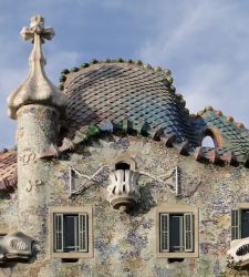 At Casa Batll&oacute; underway a major restoration on the rear facade and patio. It is the first complete one since 1906