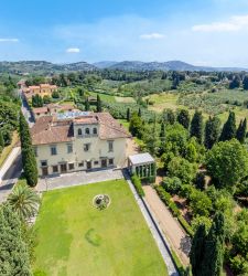 Sulle colline di Firenze &egrave; in vendita una villa trecentesca che fu dimora della nobile famiglia Davanzati