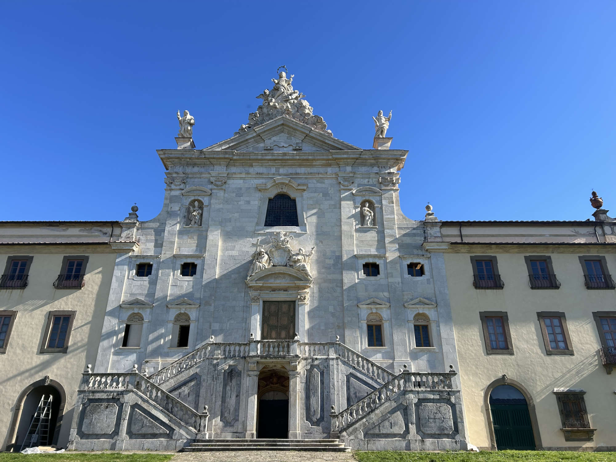 Exterior de la iglesia de la Cartuja de Calci