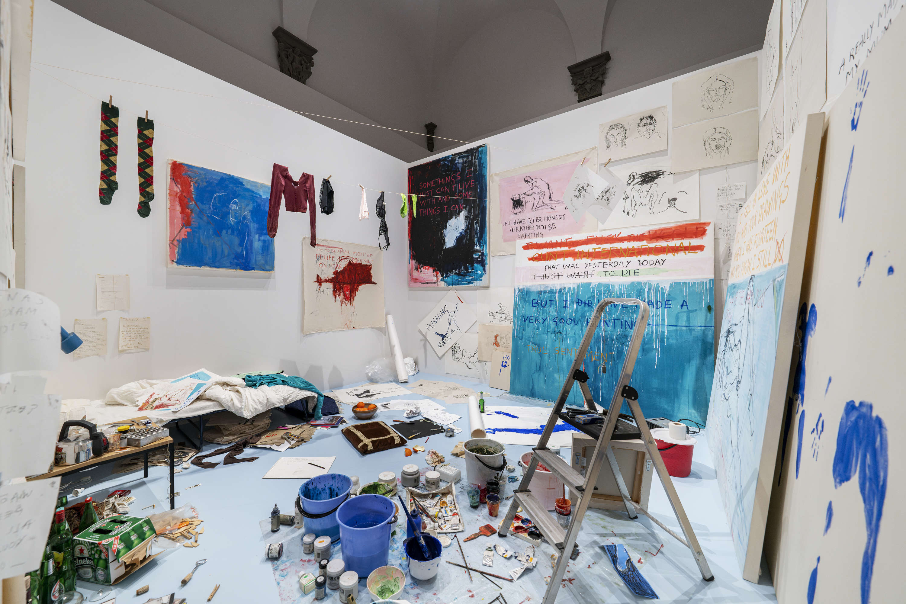 アート・デザイン・音楽 TRACEY EMIN Tracey Emin, The Body at the Center. Palazzo Strozzi's major