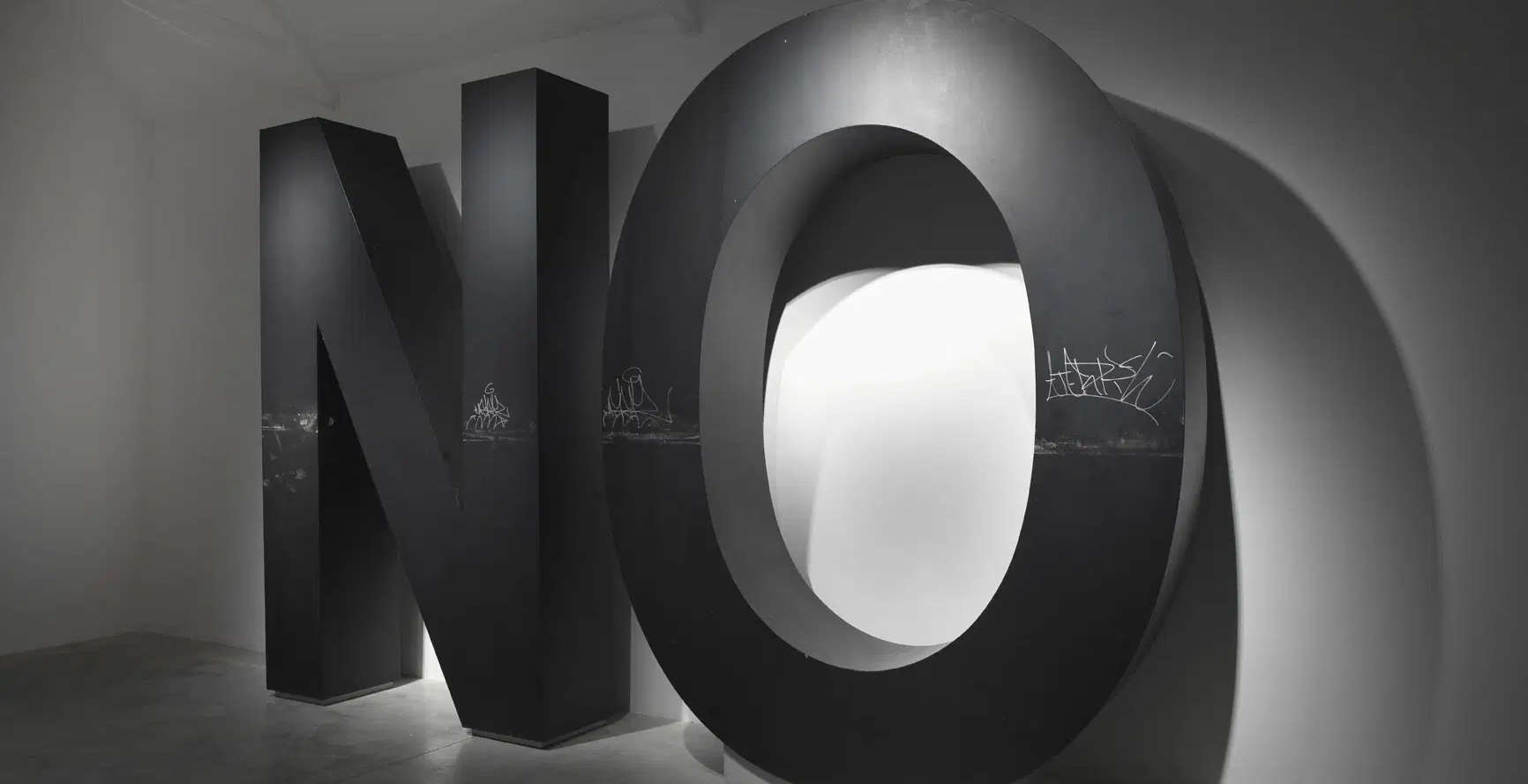 L'arte contemporanea oggi è un gesto di emancipazione oppure è merce estetica da consumare?