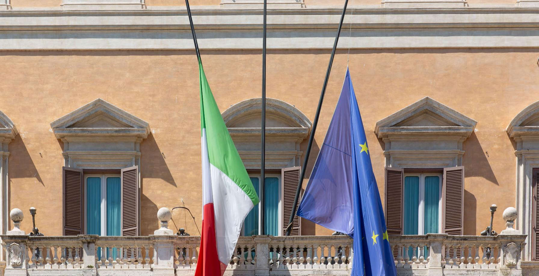 Lutto nazionale per il papa, ma dov'&egrave; il disastro della cultura? Quasi ovunque &egrave; tutto come sempre