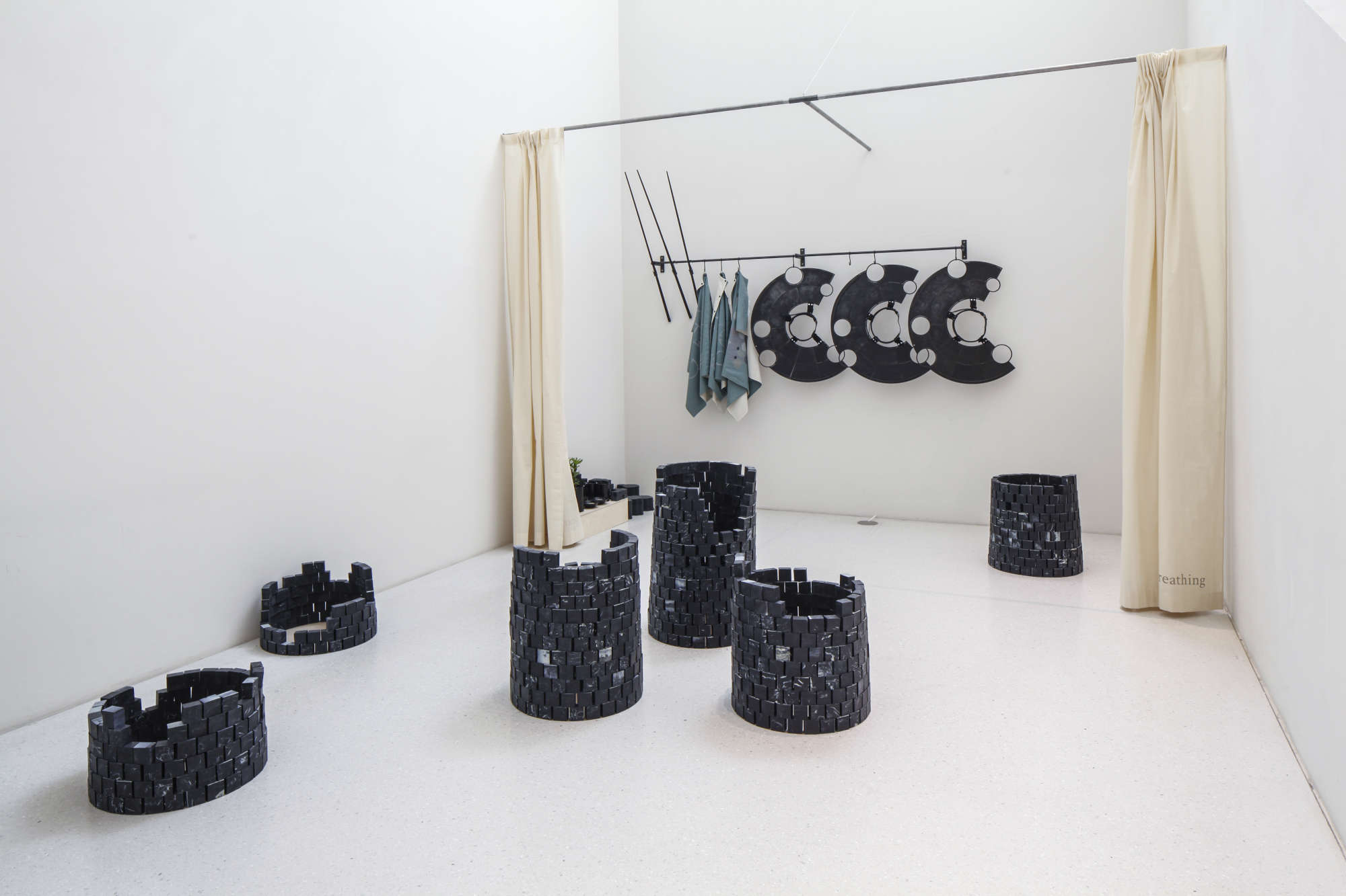 Otobong Nkanga: arte per scavare nei sedimenti della storia