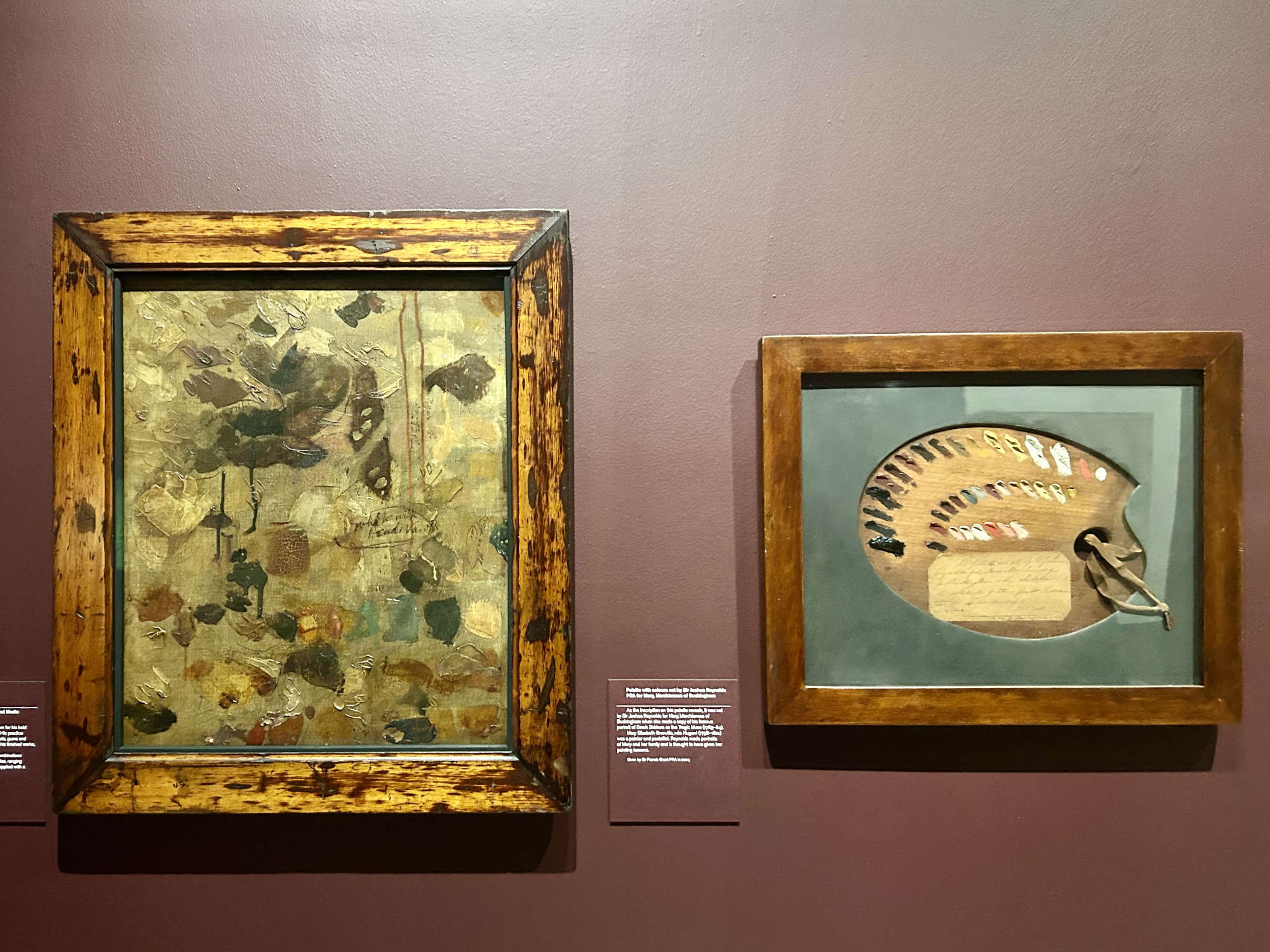 Expositions dans la galerie des collections de Burlington House. Photo : Jacopo Suggi