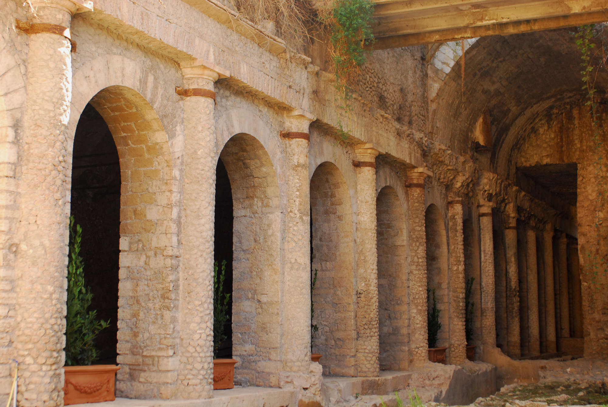 Santuario di Ercole Vincitore, Triportico
