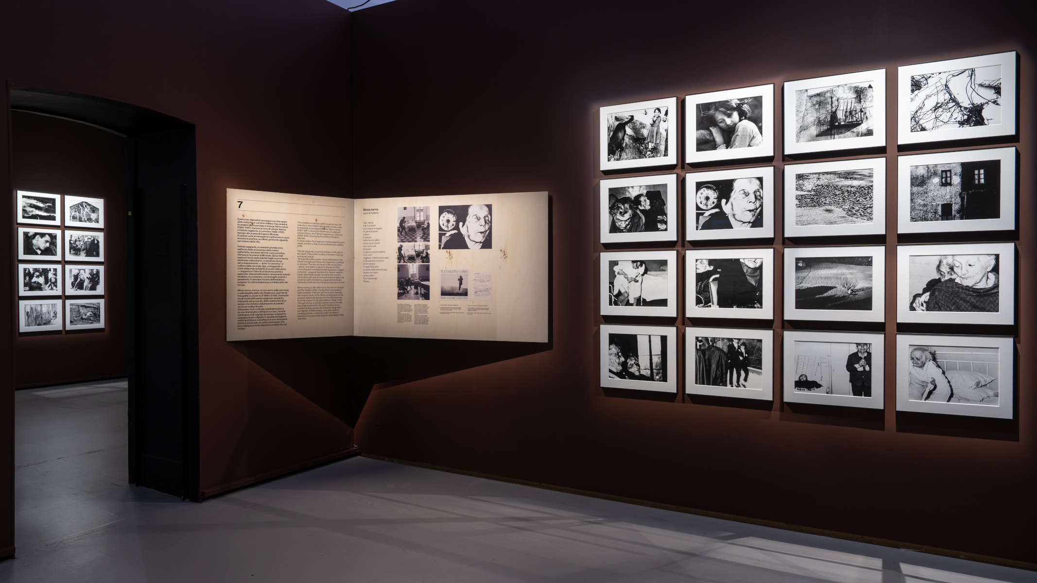Allestimenti della mostra Mario Giacomelli: il fotografo e il poeta a Milano, Palazzo Reale
