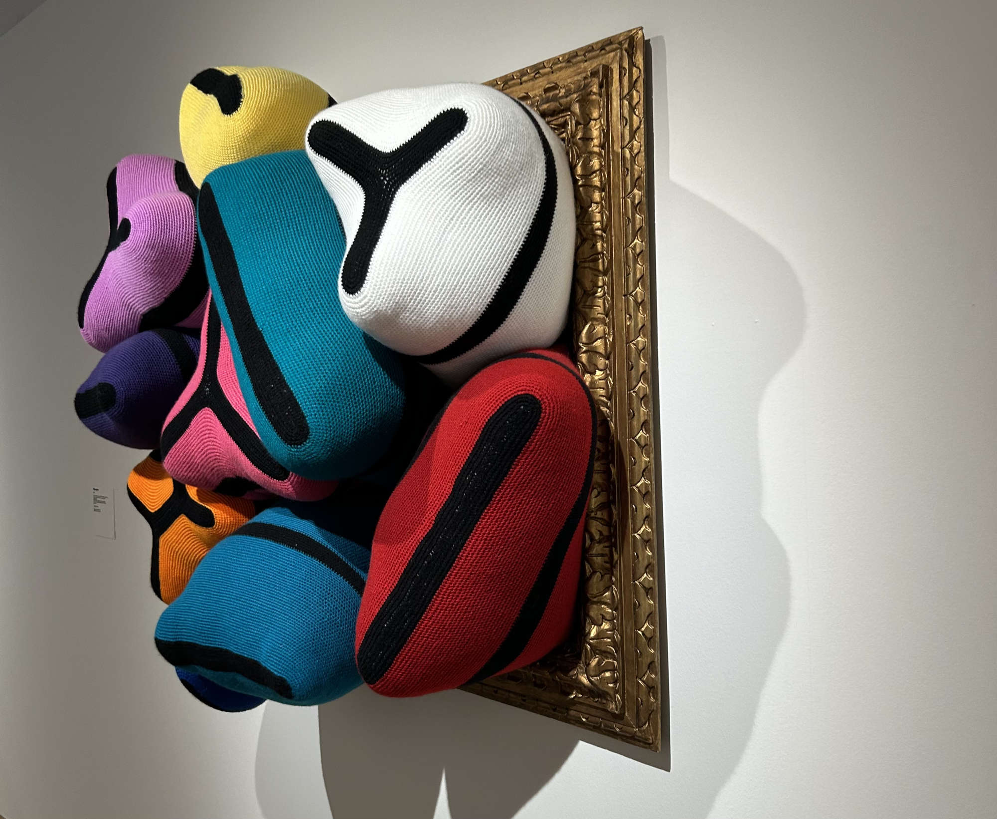 Allestimenti della mostra Flowers of my desire di Joana Vasconcelos ad Ascona, Museo Comunale d'Arte Moderna. Foto: Francesca Anita Gigli