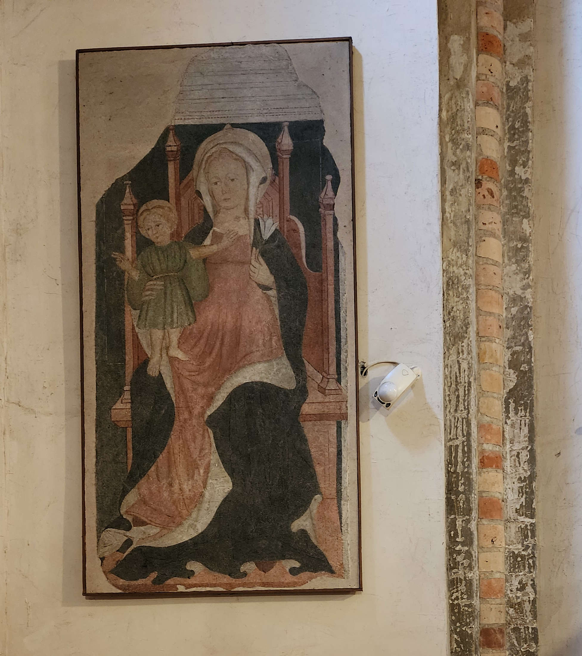 La Virgen con el Niño del siglo XIV