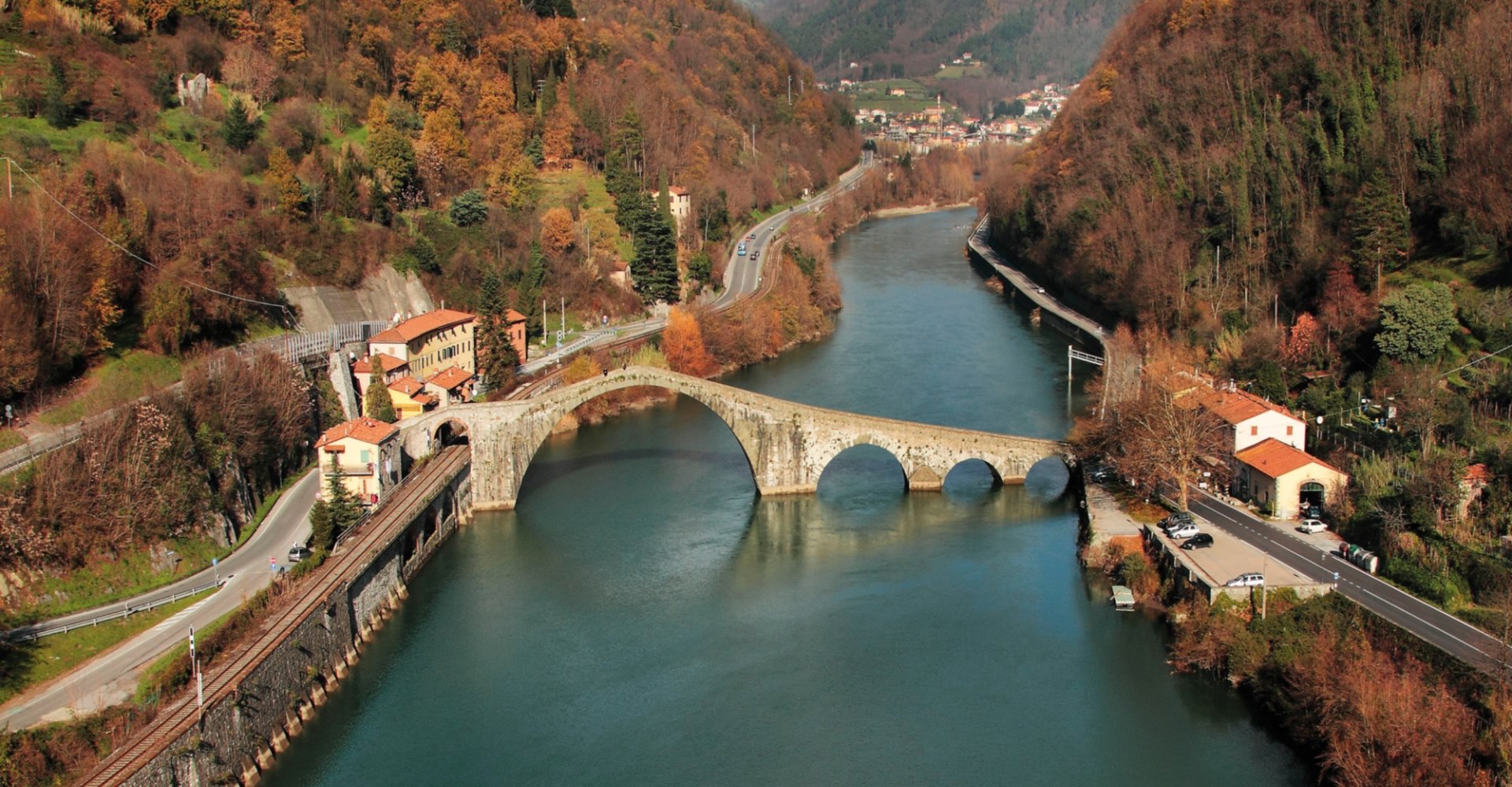 The Devil's Bridge from above. Photo: Photo Graphic Studio / Toscana Promozione Turistica