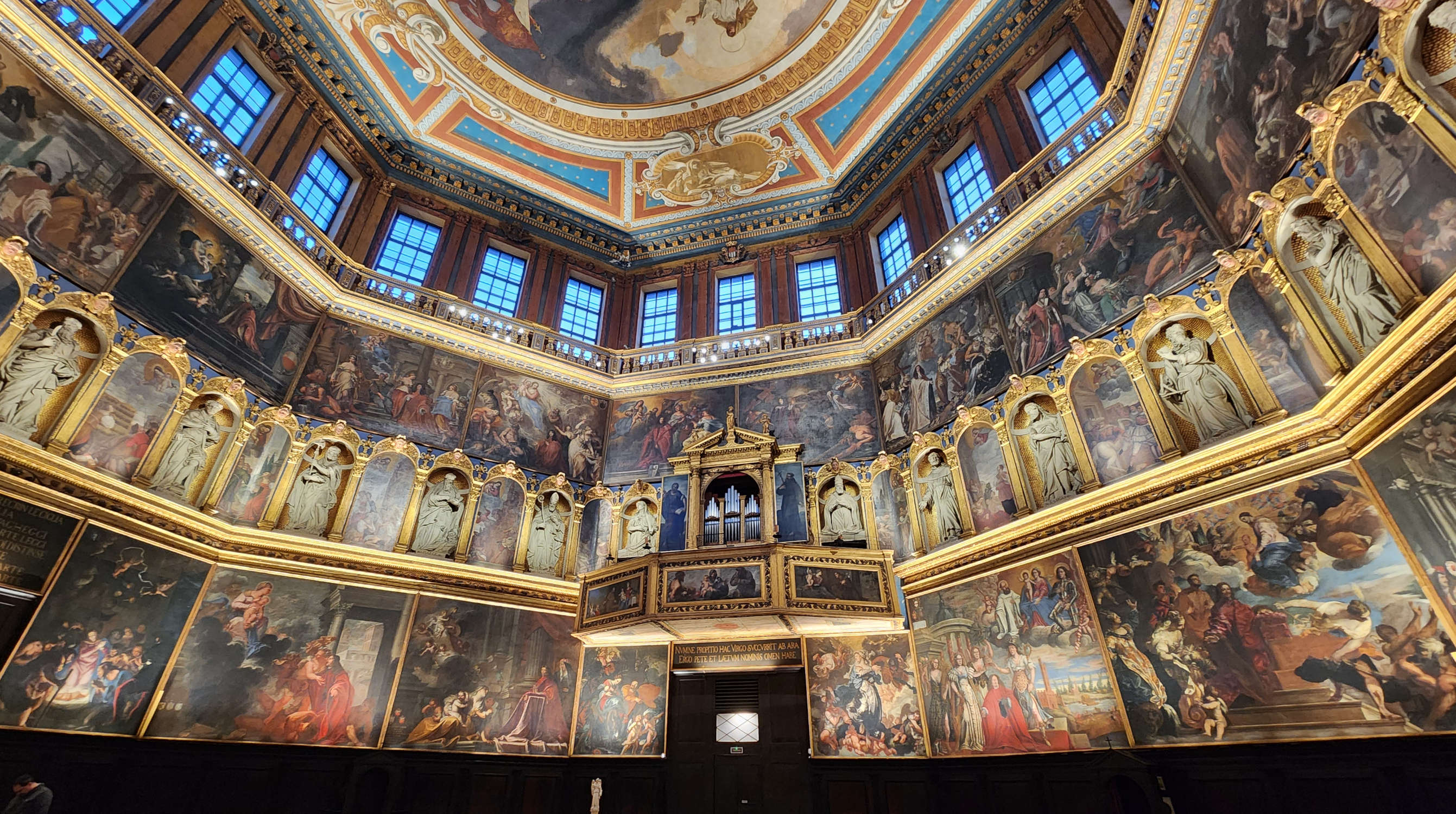 The interior toward the high altar. Photo: Federico Giannini The interior toward the high altar. Photo: Federico Giannini