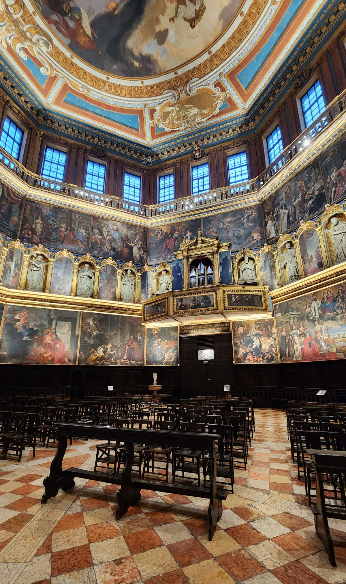 The interior toward the high altar. Photo: Federico Giannini The interior toward the high altar. Photo: Federico Giannini