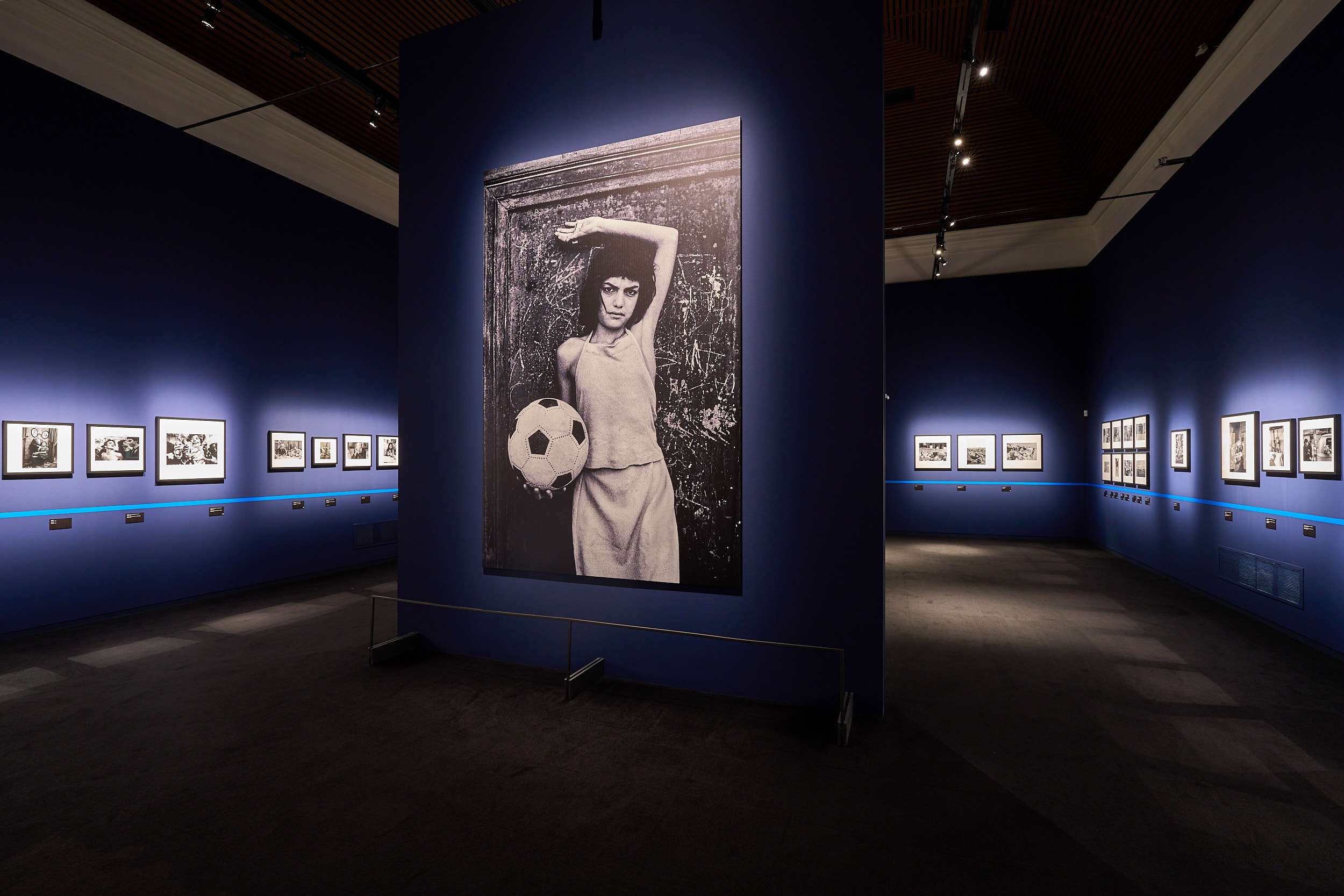 Finalmente la consacrazione di Letizia Battaglia. Com'è la mostra di Forlì