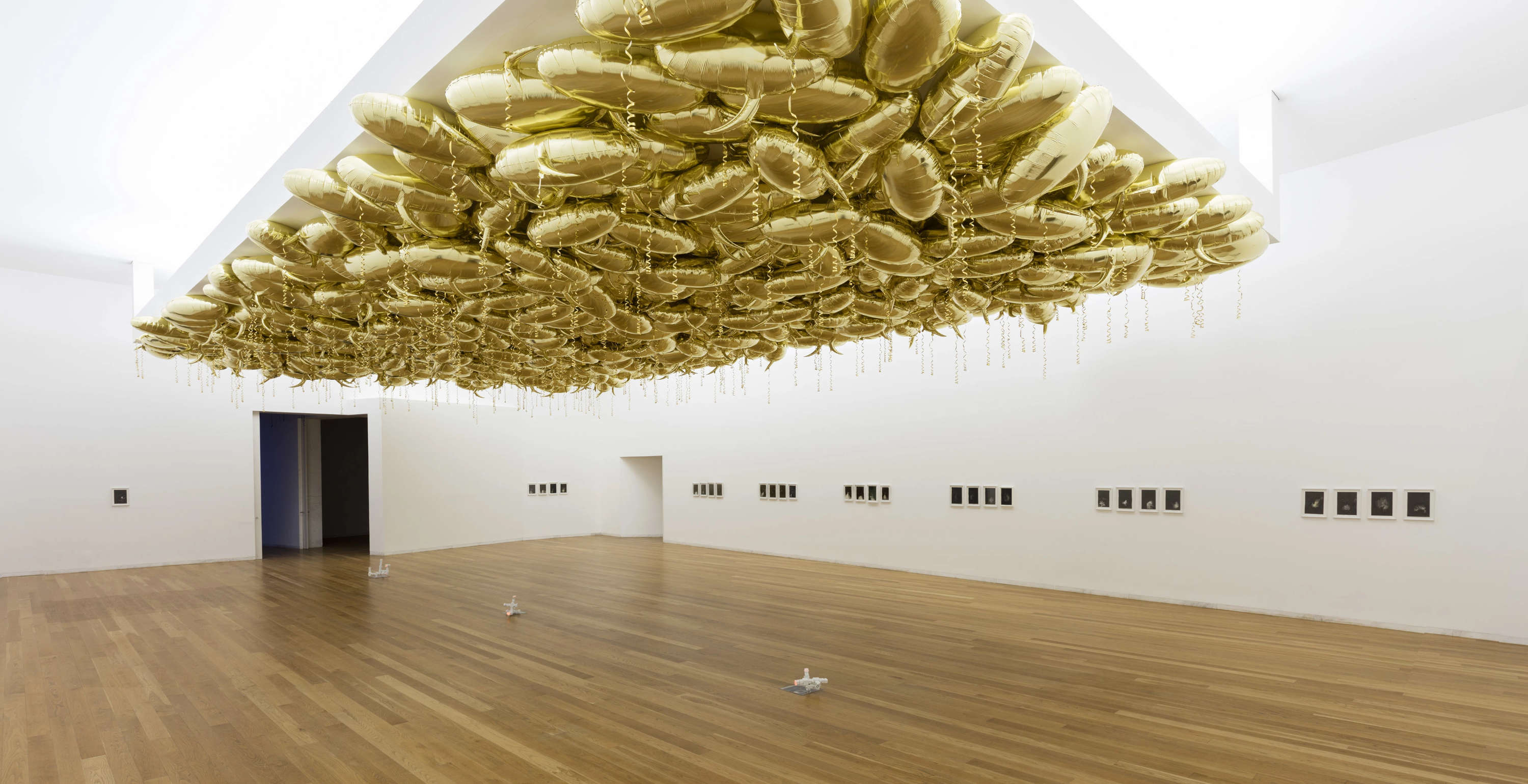 Il fallimento del post-concettuale: sul proliferare di installazioni d'impatto ma povere di senso