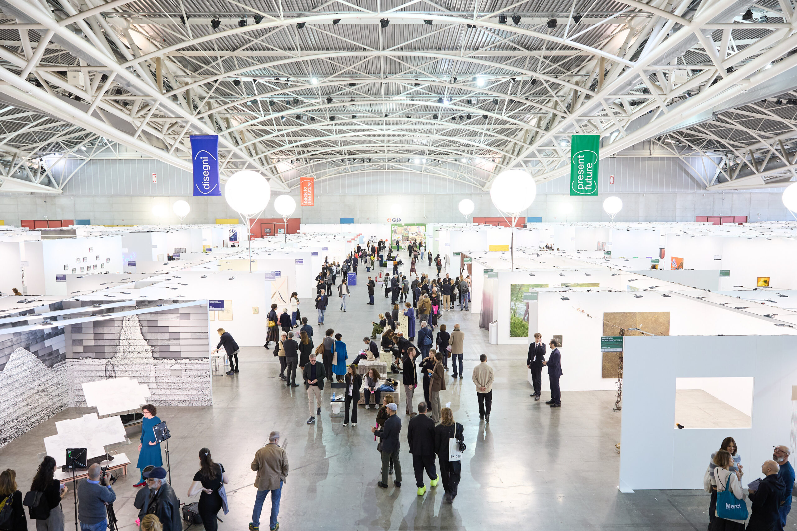 Tutte le cose pi&ugrave; interessanti di Artissima 2025 (con i prezzi)