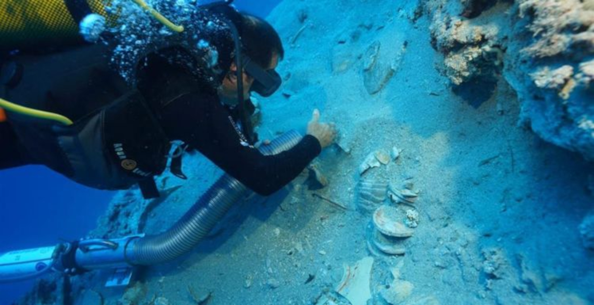 Scoperta archeologica sottomarina in Turchia: anche il ministro si immerge per vedere il relitto