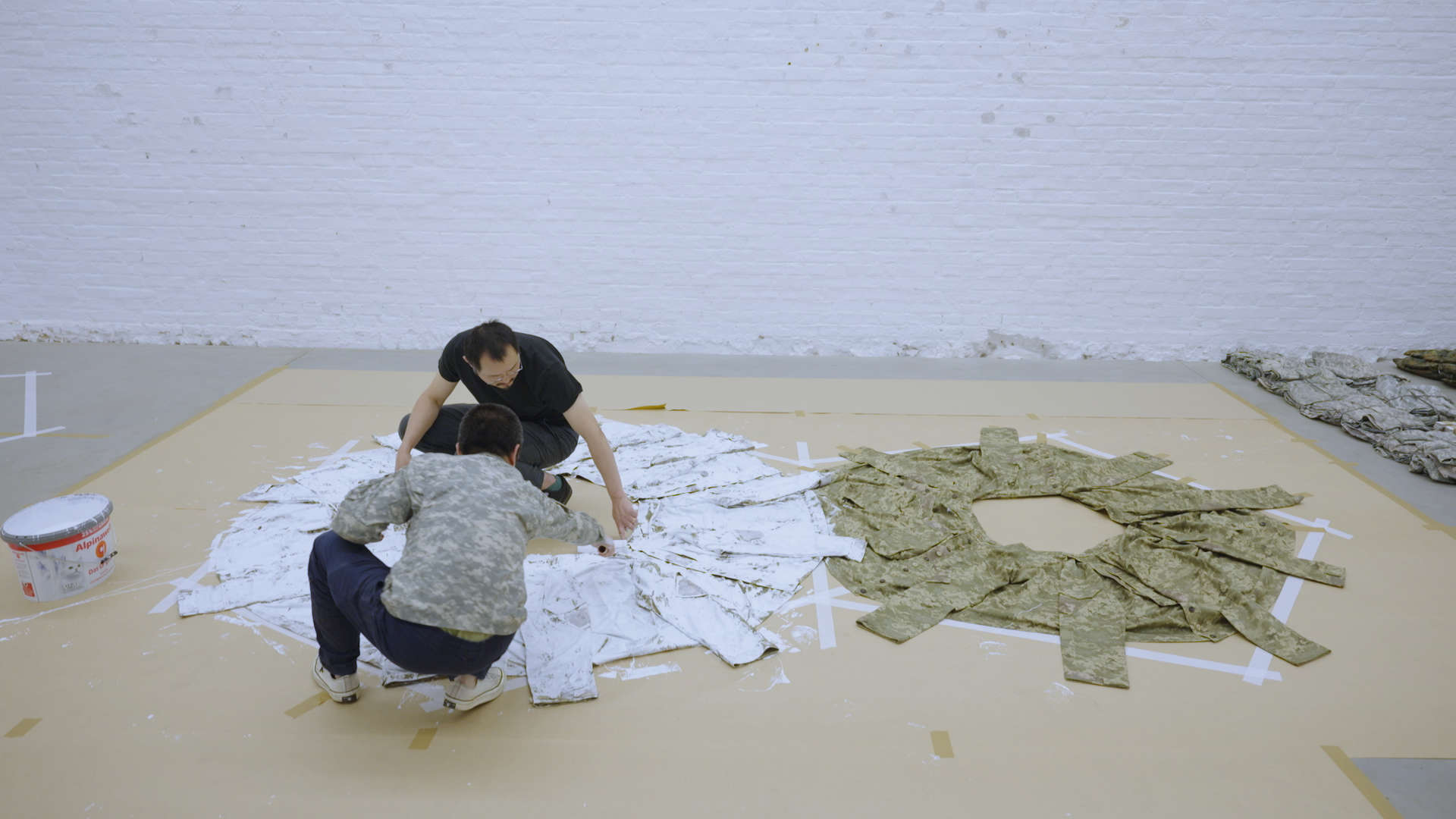 Ai Weiwei porta a Kiev un'opera contro la guerra e per la pace