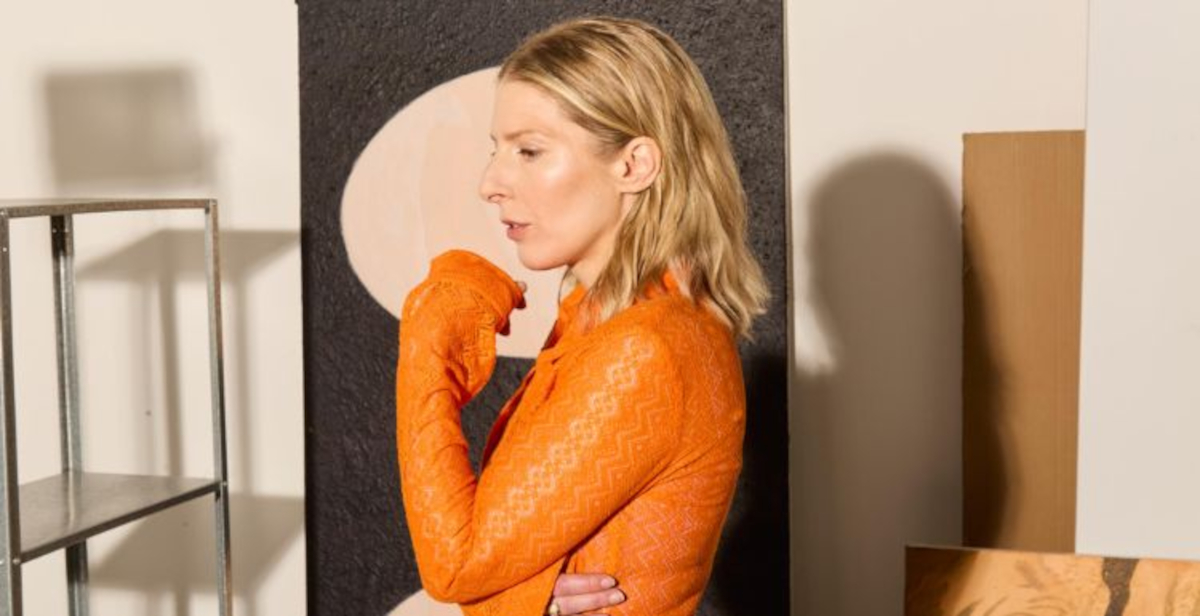 A Milano, Allison Katz indaga l’eredità familiare e l’origine della pittura