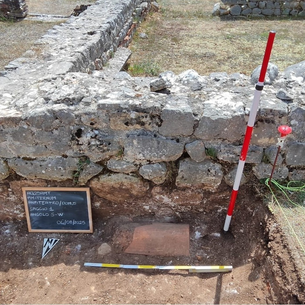 Nuove scoperte nell’Anfiteatro e nella domus a peristilio del sito archeologico di Amiternum, in Abruzzo