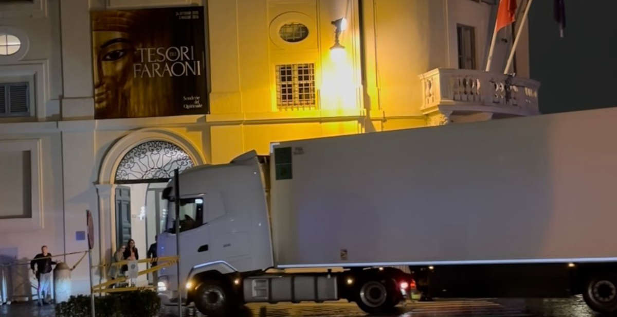 Roma, arrivati stanotte i tesori dei Faraoni dal Museo Egizio del Cairo: a breve la mostra