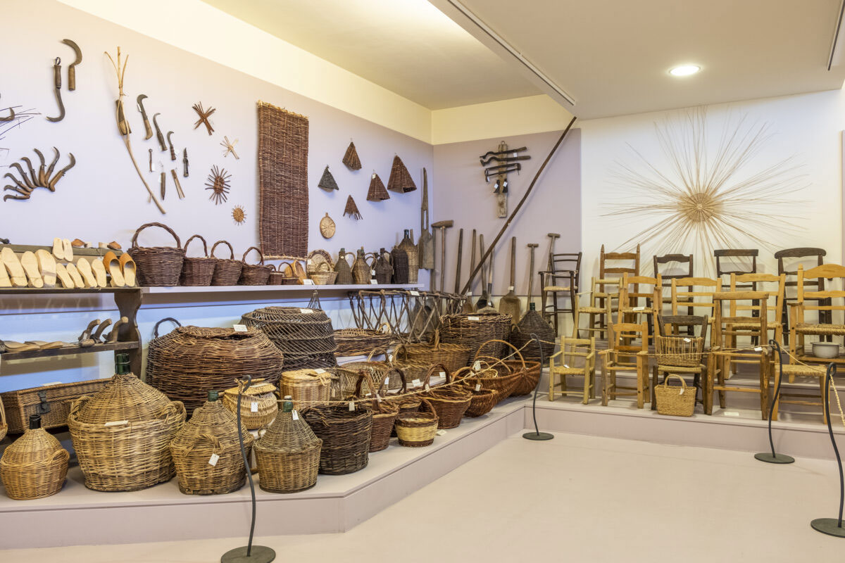 Verflechtung von Sumpfgräsern