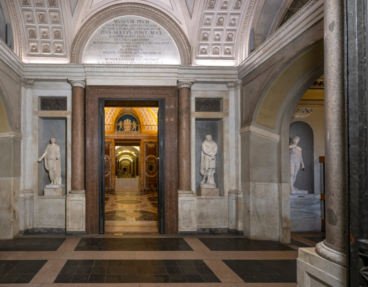 Musei Vaticani, restaurati con interventi su misura statue antiche e sarcofagi dell'Atrio dei Quattro Cancelli